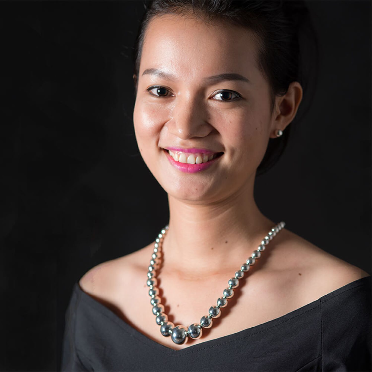 Thy-wearing-sterling-beads-necklace-1000-pixels